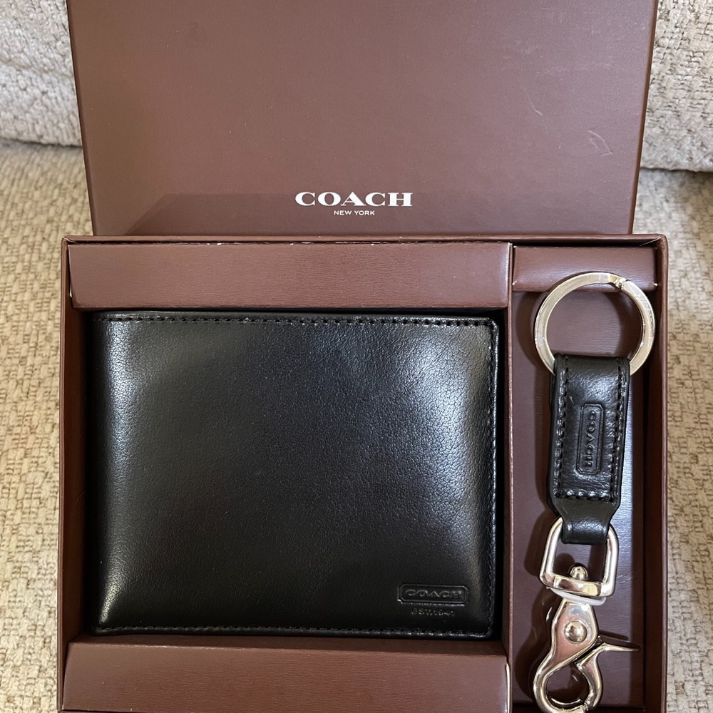Authentic Mens / Unisex Coach Wallet with Key Chain